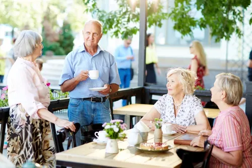 Unterstütze uns als Bedienung in unserem Senioren-Café