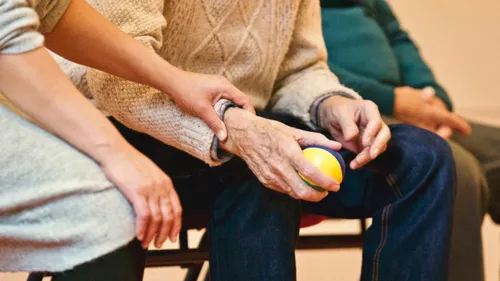 Engagierte Helfer*innen für Menschen mit Demenz und deren Angehörige