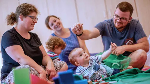 Als Familienpat*in Familien mit Kindern von 0-3 Jahren begleiten