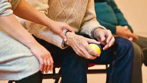 Regelmäßig Zeit mit alleinlebenden älteren Menschen in Marzahn verbringen