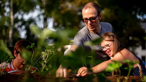 Gartenpflege und handwerkliche Tätigkeiten