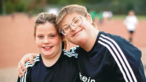 Betreuung einer Kindergruppe beim Sport