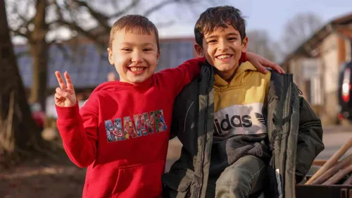 Unterstütze Grundschulkinder einer Wohnungsloseneinrichtung