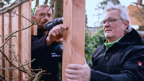 Leichte handwerkliche Tätigkeiten und Reparaturen im Haus und Hilfe bei der Gartenarbeit