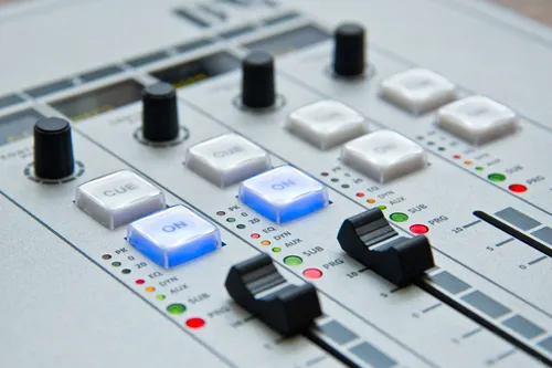 Hamburger Radiosendungen gestalten und moderieren