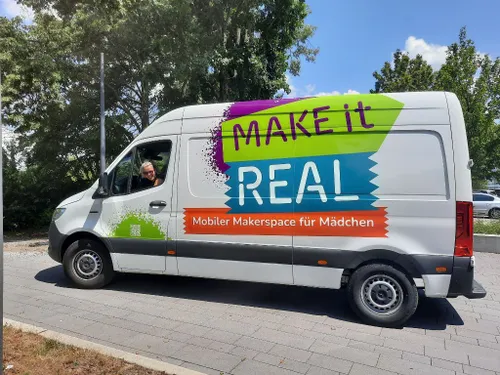 MAKEitREAL - mobiler Makerspace für Mädchen mit Zuwanderungsgeschichte