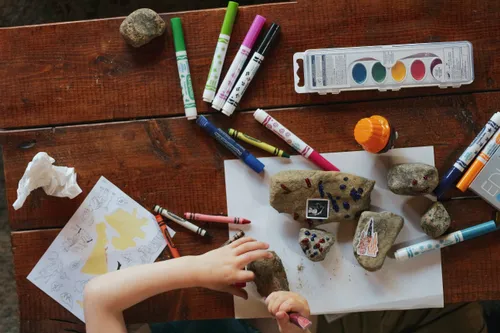 Tagesbetreuung von geflüchteten Kindern in einer Gemeinschaftsunterkunft in Neukölln