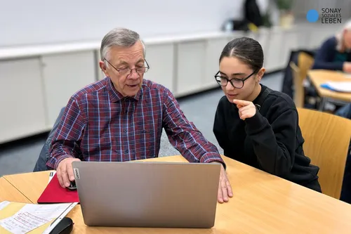 Digitale Sprechstunde für Senior:innen in der Anna-Seghers-Bibliothek - Ehrenamtliche gesucht!