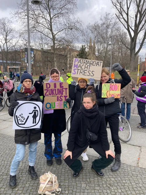 Unterstütze einen feministischen Bildungsverein