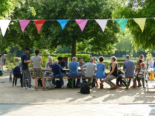 Sprachbrücken bauen: Austausch und Unterstützung für Geflüchtete im Sprachcafé