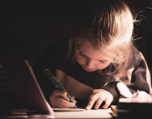 Hausaufgabenhilfe für Kinder bzw. Erwachsene