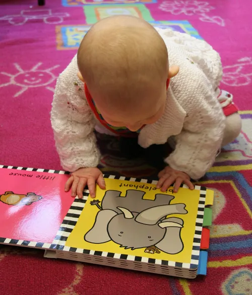 Kleinkinderbetreuung während eines monatlichen Elterntrainings