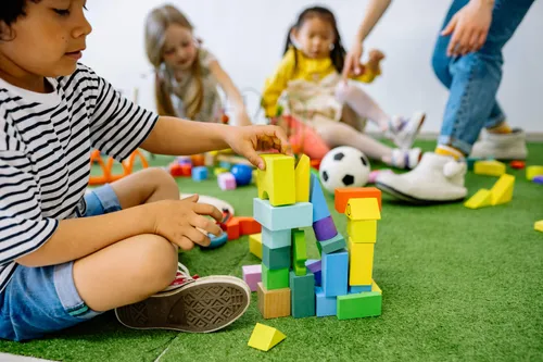 Unterstütze die Kinderbetreuung in unserem Wohnheim für Wohnungslose in Marzahn