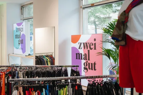 Unterstütze uns im Charity-Shop zweimalgut in Berlin