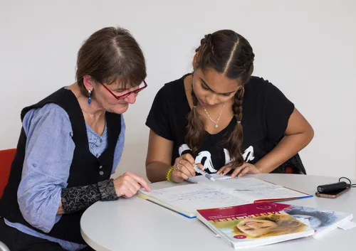 Hausaufgabenbetreuung für sozial benachteiligte Kinder