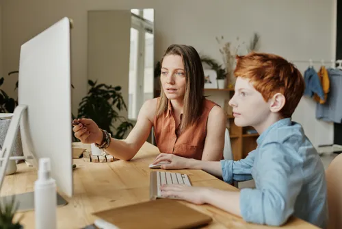 Werde Mentor*in für Schulkinder & unterstütze beim Lernen oder bei Hausaufgaben