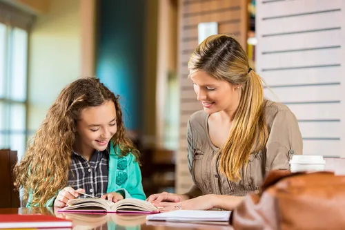 "LeseHeld*in" für Frankfurter Grundschulkinder