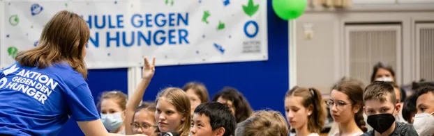 Halte Bildungsvorträge an Schulen in Wiesbaden zum Thema Mangelernährung für unser Bildungs-  und Sportprojekt Schulen gegen den Hunger