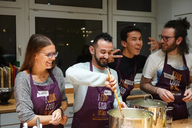 Organisation und Planung von Begegnungsevents für Menschen mit und ohne Fluchterfahrung  by Über den Tellerrand kochen Köln e.V.