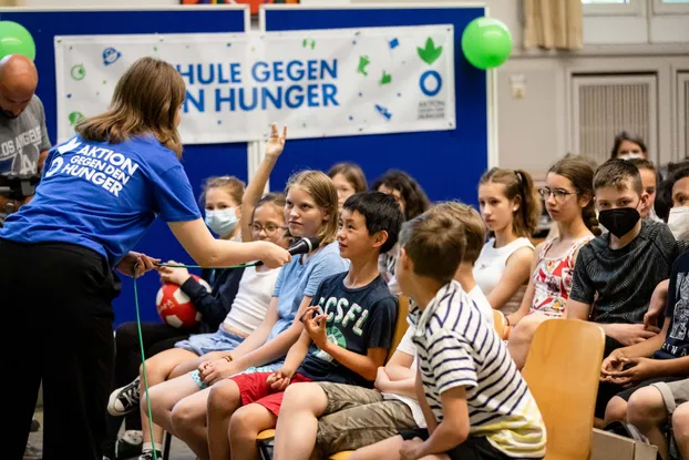 Halte Bildungsvorträge an Schulen in Potsdam + Umgebung zum Thema Mangelernährung bei Aktion gegen den Hunger