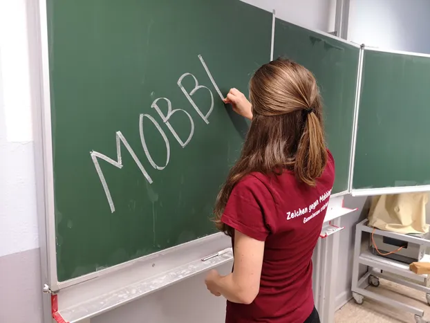 Werde Social Visionary und hilf Schulen in Köln dabei, das Miteinander von morgen zu verbessern by Zeichen gegen Mobbing e. V.