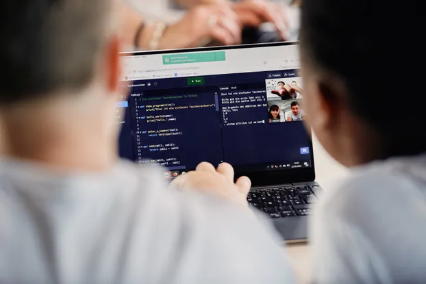 Schüler*innen in Hamburg fürs Programmieren begeistern