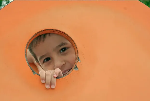 Mit einem 6-jährigen Jungen auf den Spielplatz gehen by Die Zieglerschen e.V.