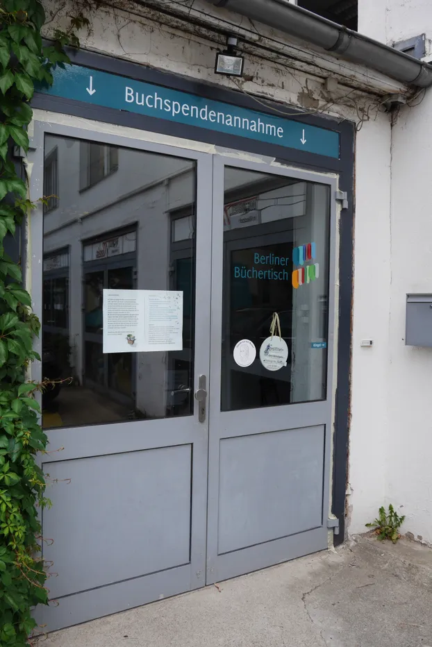 Wir suchen aktuell mehrere Menschen, die uns Samstags bei der Spendenannahme unterstützen