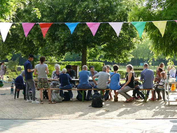 Sprachbrücken bauen: Austausch und Unterstützung für Geflüchtete im Sprachcafé by Kiezspinne FAS e.V. Projekt Lebendige Nachbarschaft (LeNa)