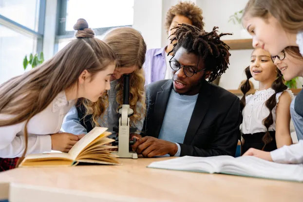 Hausaufgabenhilfe für Grundschüler*innen by oskar | freiwilligenagentur lichtenberg