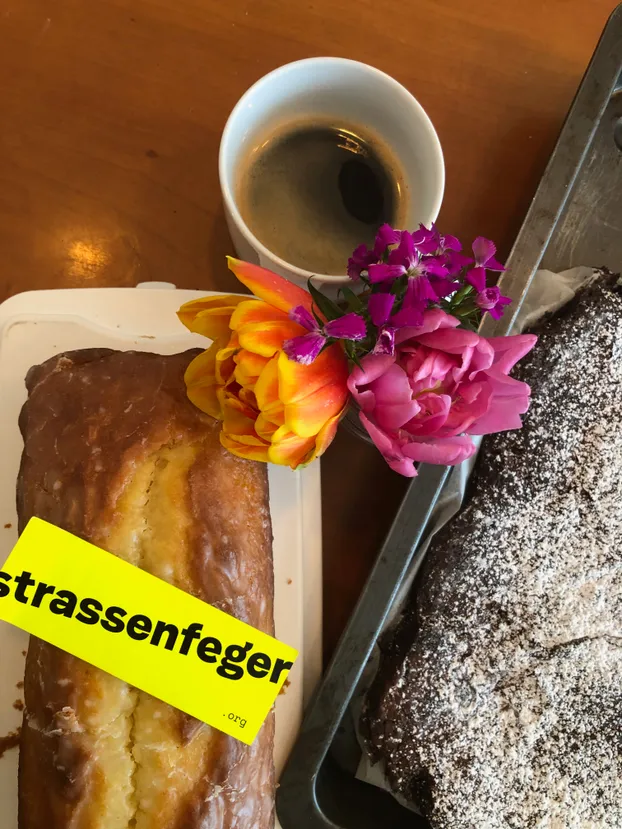 Brot- und Kuchenspendeabholung für eine Notübernachtung bei Strassenfeger e.V.