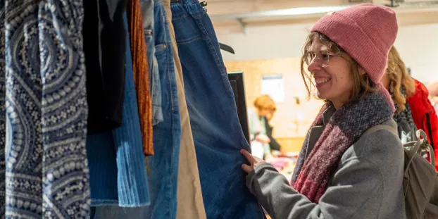 Helping-Hands für Kleidertausch-Event in Mitte bei youngcaritas Berlin