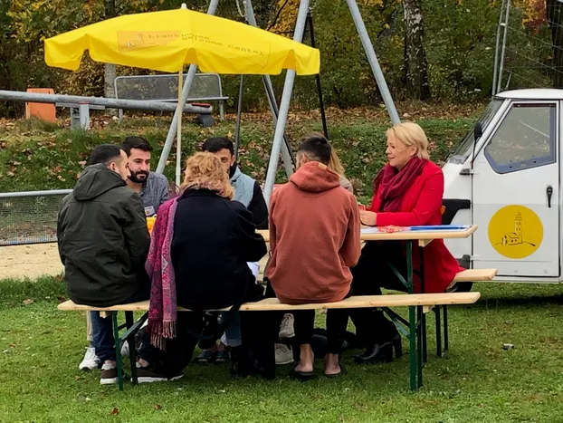 3 Monate Ehrenamt mit Geflüchteten - Mit Menschen in Kontakt kommen und Leben in die Unterkunft bringen bei Lighthouse Welcome Center