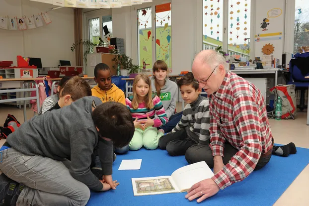 Vorlesen für Kinder mit Migrationshintergrund bei IG - InitiativGruppe Interkulturelle Begegnung und Bildung e.V.