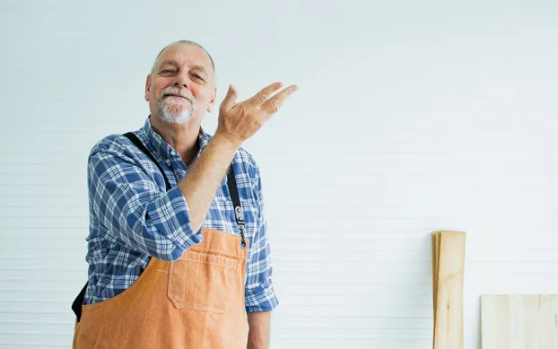 Handwerkliche Unterstützung für Senior*innen bei Beyond Unisus Stiftung gGmbH