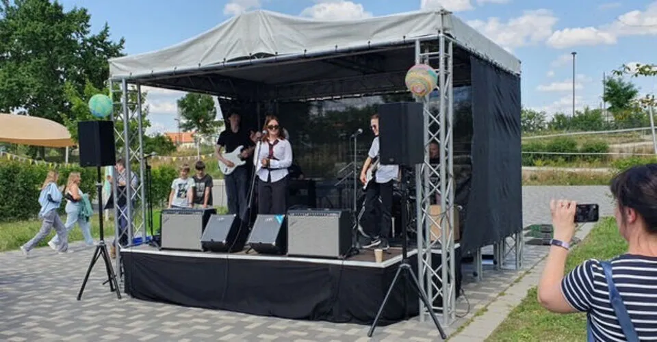 Mietbühne für unser Schul-Sommerfest 2025