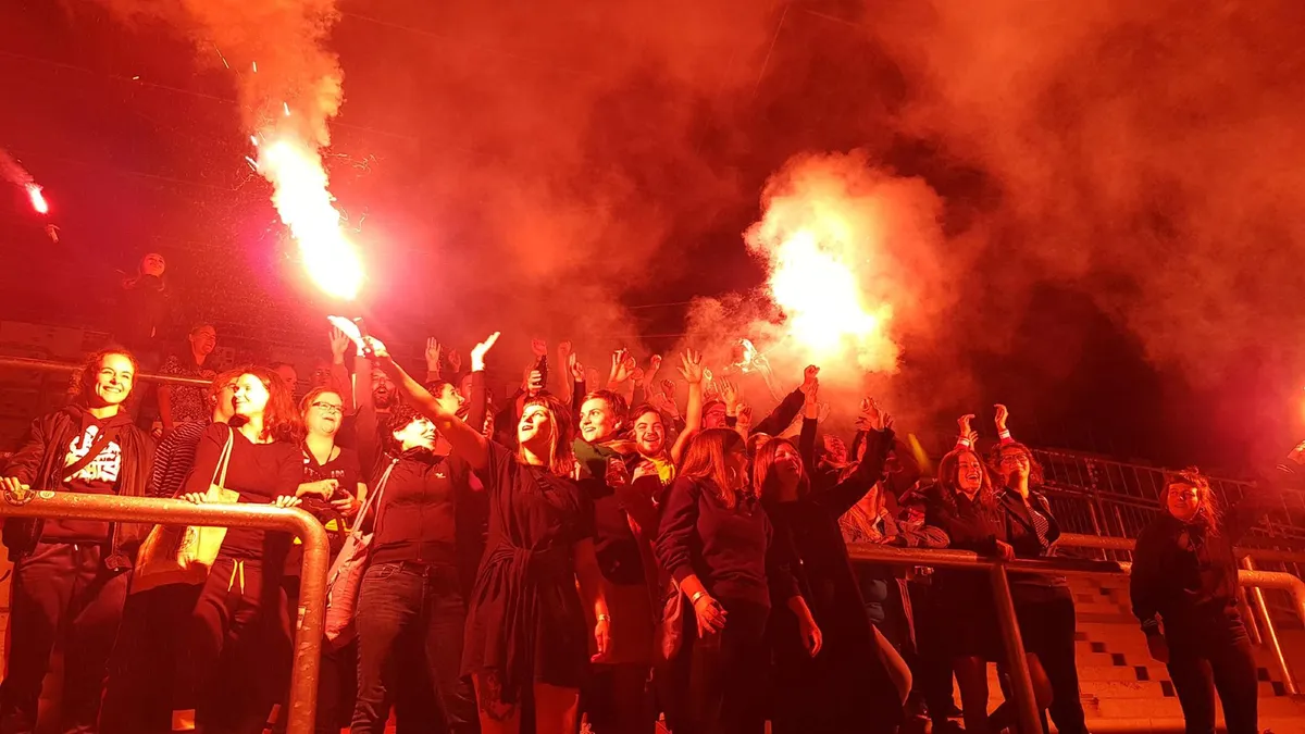 Fußballfrauen: Weibliche Ultras für einen vielfältigeren Fußball