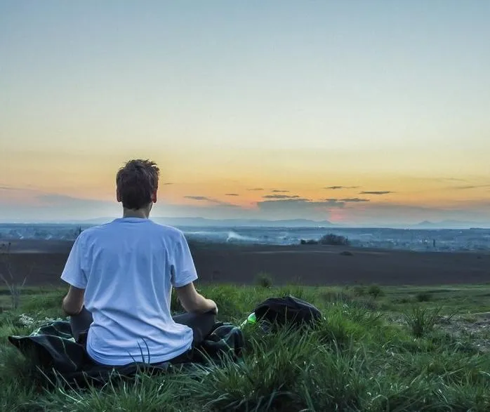 Wir bieten kostenlos Meditation – online und vor Ort