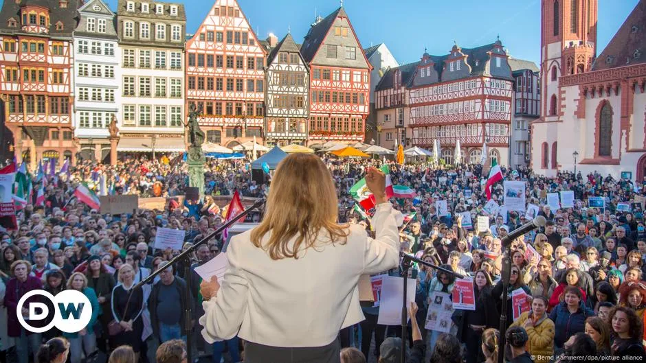 Exil-Iraner unterstützen Protest – DW – 06.10.2022