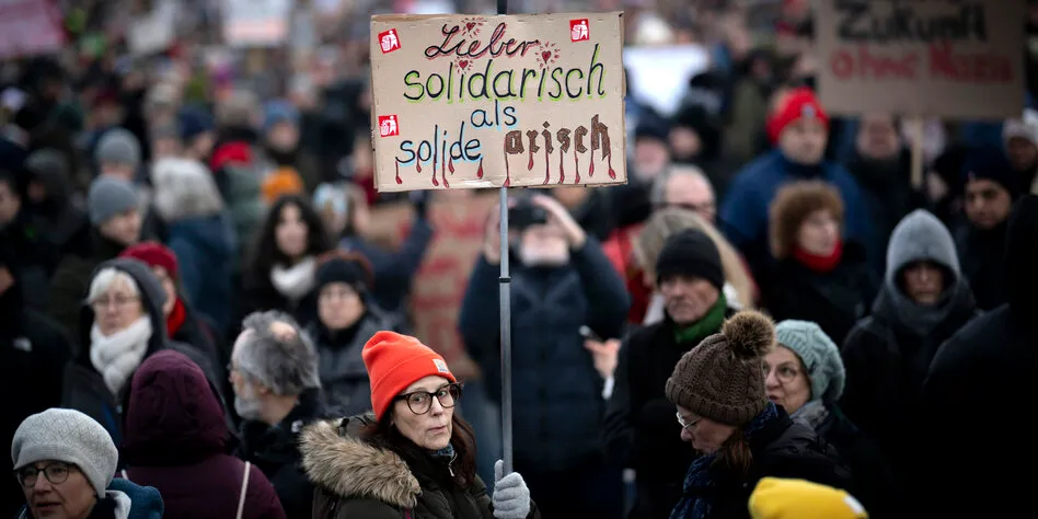 Aktivistin zu Demos gegen rechts: „Auch im Alltag dagegenhalten!“