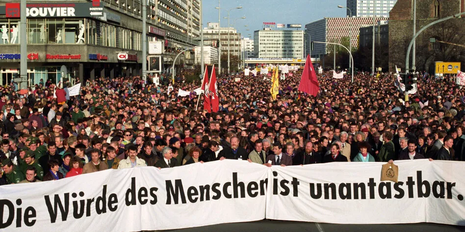 Kleine Chronologie der größten Demos: Gemeinsam stark gegen rechts