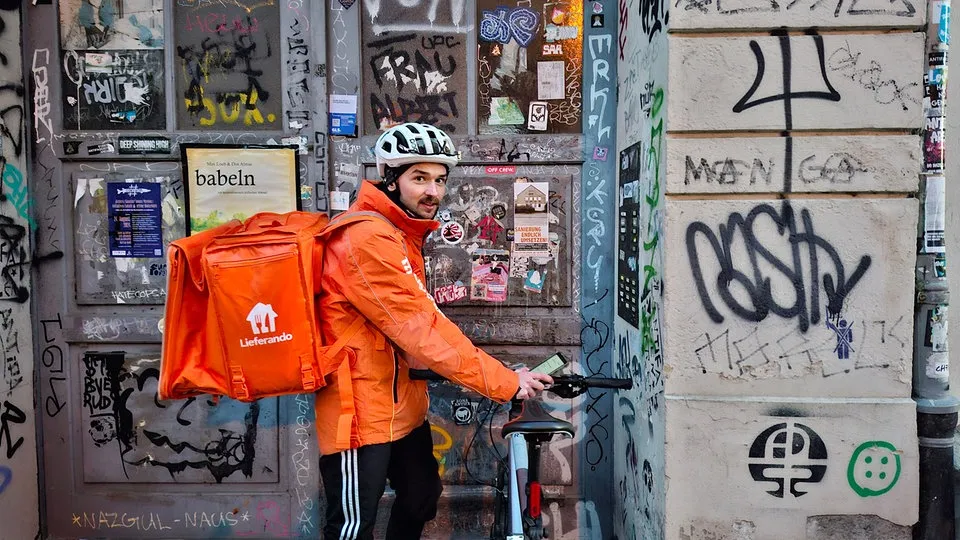 Auf Tour mit einem Lieferando-Fahrer in Dresden | MDR.DE