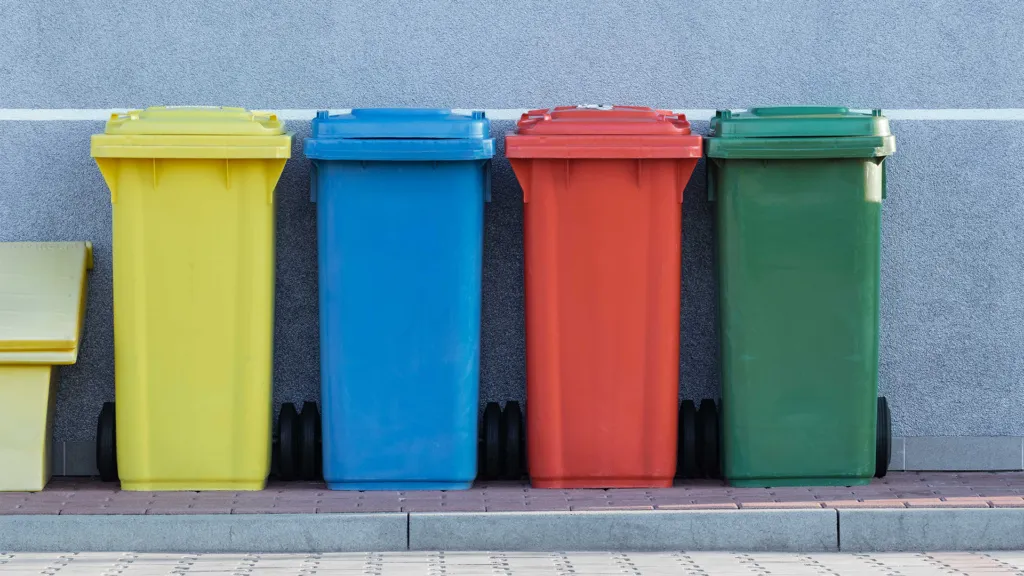 https://www.quarks.de/umwelt/muell/das-solltest-du-ueber-recycling-wissen/